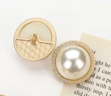 10 pieces New Fashion metal pearl Rhinestone jacket buttons Accessories Overcoat coat Sweater shirt Button 25mm Free shipping
10 pieces New Fashion metal pearl Rhinestone jacket buttons Accessories Overcoat coat Sweater shirt Button 25mm Free shipping