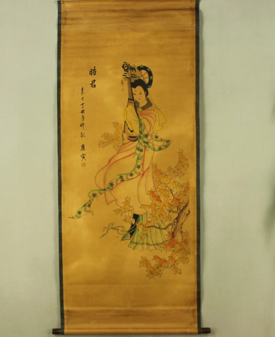 Antique painting traditional Chinese Zhaojun holds the pipa painting scroll painting,old paper painting
Antique painting traditional Chinese Zhaojun holds the pipa painting scroll painting,old paper painting