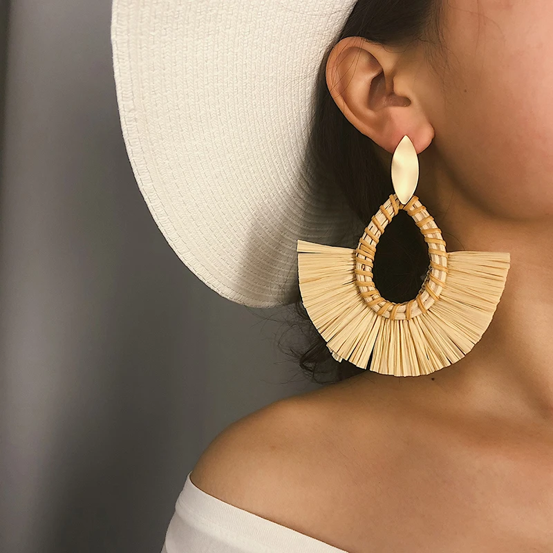 AENSOA Trendy 4 Color Creative Sector Ethnic Handmade Straw Drop Earrings For Women Bohemia Wooden Dangle Earrings Party Jewelry
AENSOA Trendy 4 Color Creative Sector Ethnic Handmade Straw Drop Earrings For Women Bohemia Wooden Dangle Earrings Party Jewelry