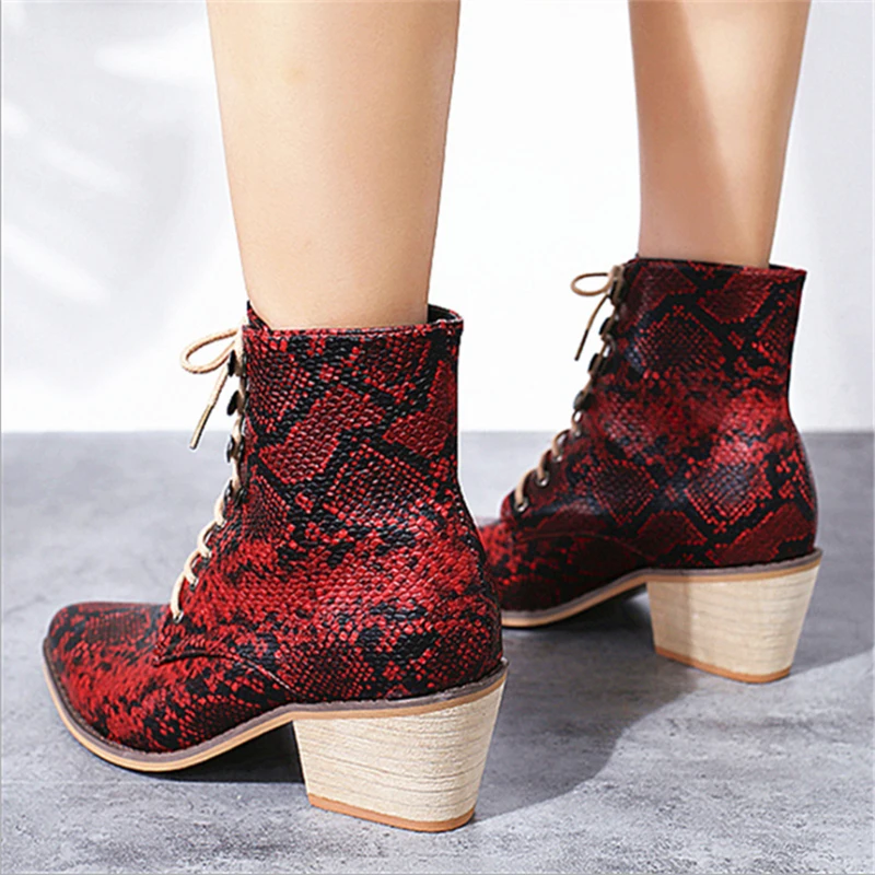 Fashion Snake Ankle Boots Women Autumn&Winter Martin Boots Pointed Toe Square Med Heels Large Size 35-43
Fashion Snake Ankle Boots Women Autumn&Winter Martin Boots Pointed Toe Square Med Heels Large Size 35-43