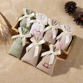 1Pcs Creative Fabric Embroidery Fresh Small Sachet Home Wardrobe Deodorant Dehumidification Sachet Aromatherapy Closet Freshener
1Pcs Creative Fabric Embroidery Fresh Small Sachet Home Wardrobe Deodorant Dehumidification Sachet Aromatherapy Closet Freshener