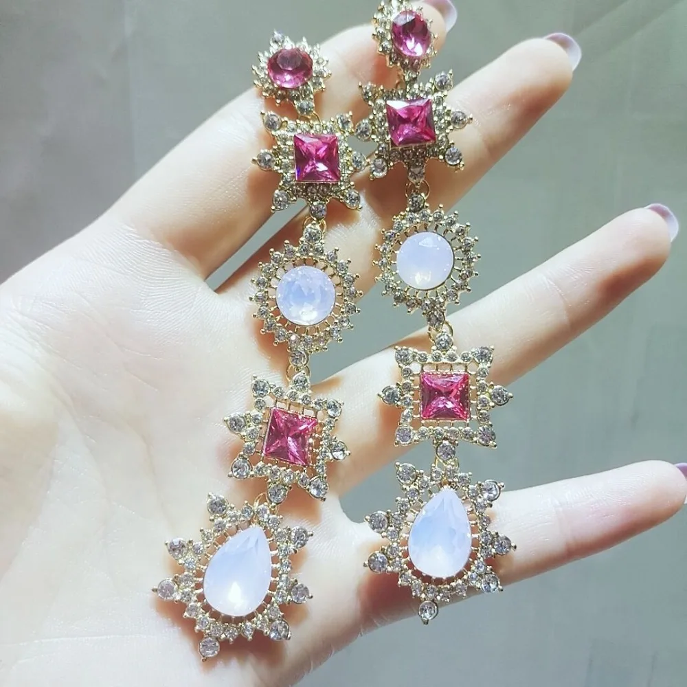 New Luxury Baroque Korea Sweet Pink Crystal Rhinestone Waterdrop Opal Stone Tassel Long Chain Drop Earrings for Women Girl
New Luxury Baroque Korea Sweet Pink Crystal Rhinestone Waterdrop Opal Stone Tassel Long Chain Drop Earrings for Women Girl