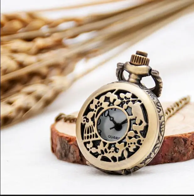 Vintage Bronze antiques flowers quartz Hollow out pendant clock gift woman and children Necklace pocket watches
Vintage Bronze antiques flowers quartz Hollow out pendant clock gift woman and children Necklace pocket watches