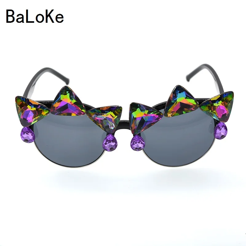 2019 Baroque Retro Sunglass Fashion Design Crystal Flower Cat Eye Sunglasses Baroque Women Sun Beach Casual Oversize Sunglasses
2019 Baroque Retro Sunglass Fashion Design Crystal Flower Cat Eye Sunglasses Baroque Women Sun Beach Casual Oversize Sunglasses