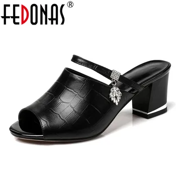 FEDONAS 2020 Brand Designer Women Genuine Leather Shoes Woman Rhinestone Sandals Slippers Casual High Heeled Flip Flops Sandals
FEDONAS 2020 Brand Designer Women Genuine Leather Shoes Woman Rhinestone Sandals Slippers Casual High Heeled Flip Flops Sandals