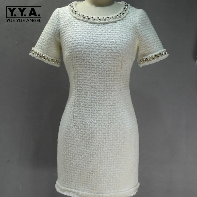 Italian Runway Woolen Tweed White Dress Women Pearls Beading Collar Bodycon Wraps Wedding Party High Quality Twill Mini Dresses
Italian Runway Woolen Tweed White Dress Women Pearls Beading Collar Bodycon Wraps Wedding Party High Quality Twill Mini Dresses