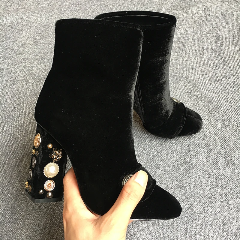 2018 women top quality Velvet sexy heel with diamond ankle boots, side zip leather stitching breathable high heel women's boots
2018 women top quality Velvet sexy heel with diamond ankle boots, side zip leather stitching breathable high heel women's boots