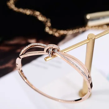 

YUN RUO 2019 Simple & Chic Fashion Crystal Bowknot Bangle Rose Gold Color Titanium Steel Jewelry Woman Birthday Gift Never Fade