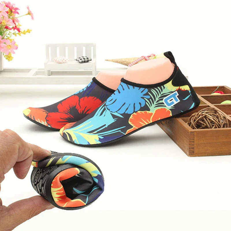 Outdoor beach shoes for kids floral print snorkeling diving swim water shoes barefoot skin soft family home shoes boys girls hot
Outdoor beach shoes for kids floral print snorkeling diving swim water shoes barefoot skin soft family home shoes boys girls hot