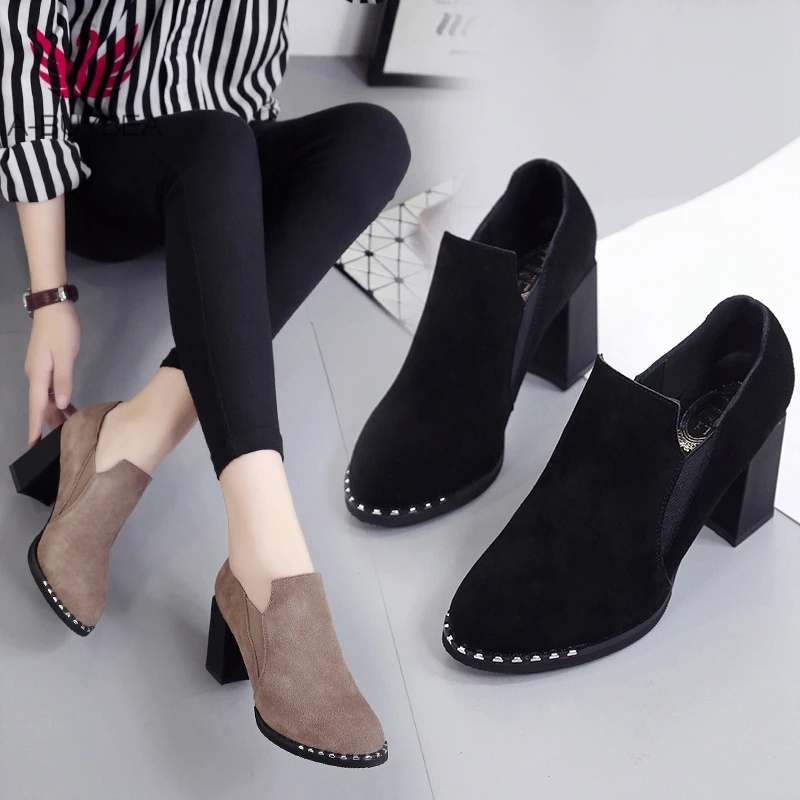 New European and American Style Slip-on High-heeled Short Boots Women Rivet Martin Boots Round Toe Thick Heels Ladies Boots
New European and American Style Slip-on High-heeled Short Boots Women Rivet Martin Boots Round Toe Thick Heels Ladies Boots
