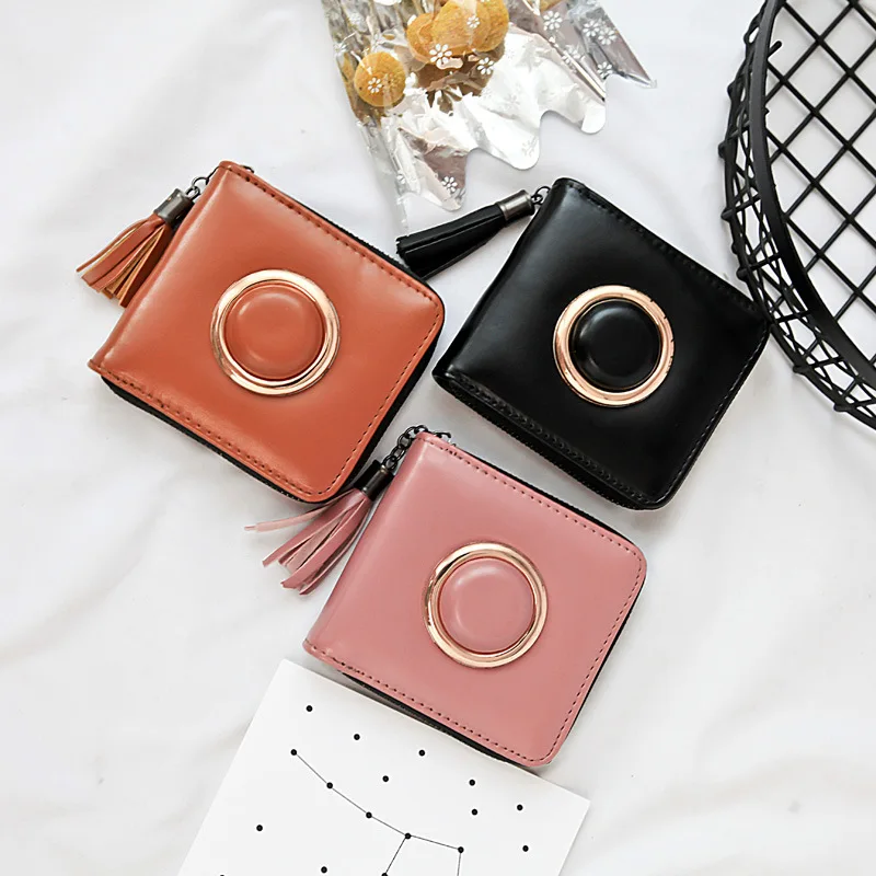 Women 'S Purse Simple Design Elegant passels Solid Fashionable Wallet Ms Wallet Pu 2 Fold Sweet Lady Tassled guangzhou Handbags
Women 'S Purse Simple Design Elegant passels Solid Fashionable Wallet Ms Wallet Pu 2 Fold Sweet Lady Tassled guangzhou Handbags