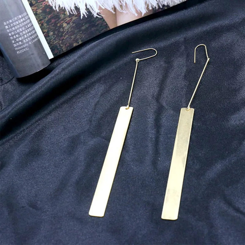 Fashion shows earrings rectangular Runway style earrings female metal geometric hyperbole Golden pendant earrings for woman
Fashion shows earrings rectangular Runway style earrings female metal geometric hyperbole Golden pendant earrings for woman