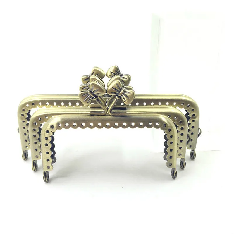 Bronze Tone Fashion Metalwork 1Pc Metal Frame Rectangle Pattern Bow Head C Shape Smooth Delicate Hole Kiss Clasp Lock 8.5-12.5cm
Bronze Tone Fashion Metalwork 1Pc Metal Frame Rectangle Pattern Bow Head C Shape Smooth Delicate Hole Kiss Clasp Lock 8.5-12.5cm