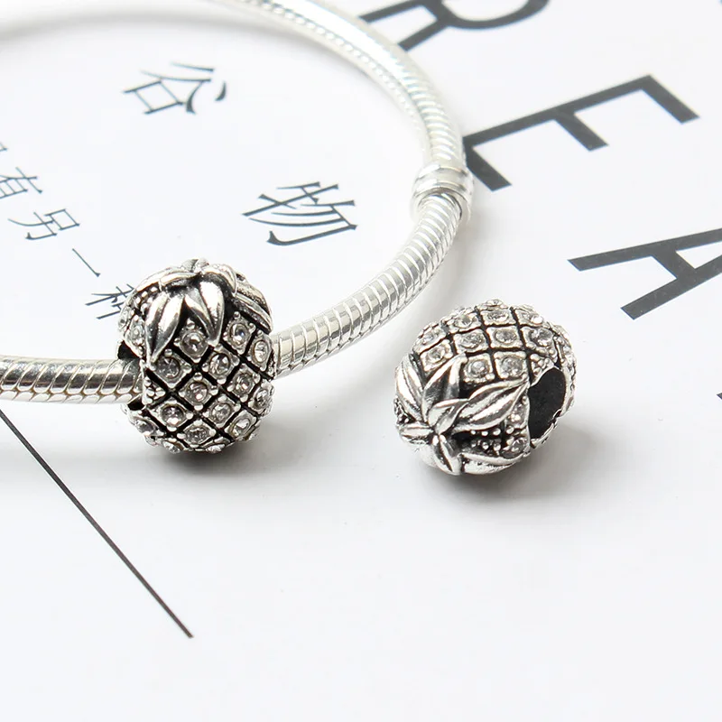 free shipping 1pc white crystal pineapple bead Charms Fits European pandora Charm Bracelets A714
free shipping 1pc white crystal pineapple bead Charms Fits European pandora Charm Bracelets A714
