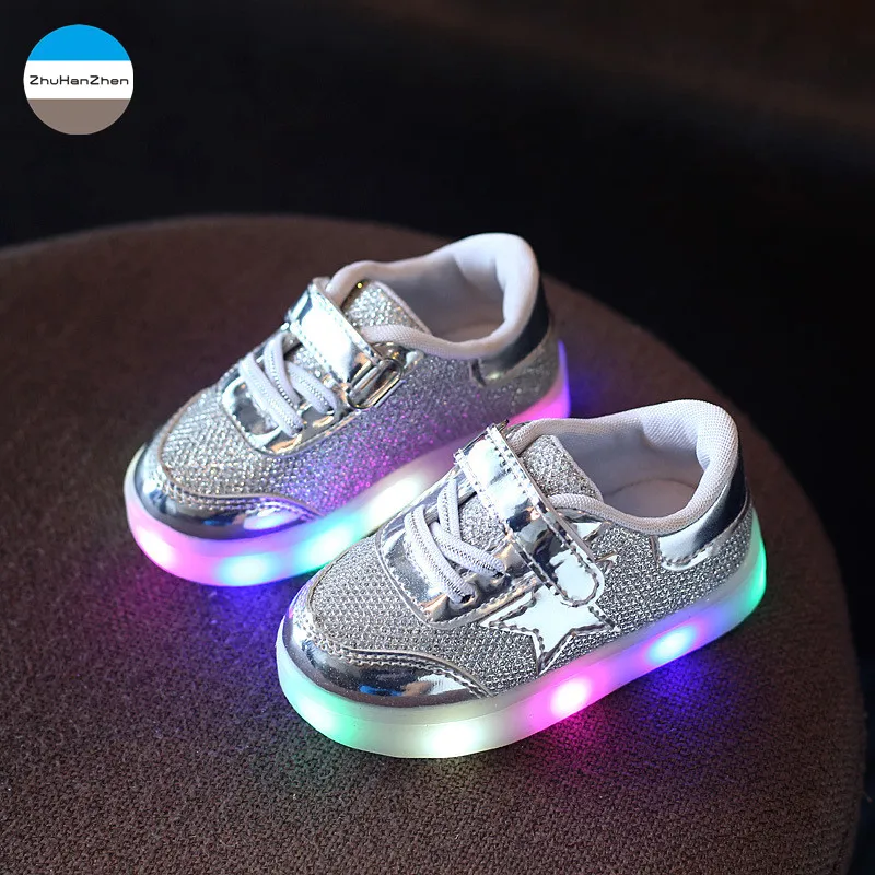2018 LED Lights Fashion Baby Casual Shoes High quality Boys and Girls Sports Shoes Newborn Soft bottom Sneakers Glowing Bling
2018 LED Lights Fashion Baby Casual Shoes High quality Boys and Girls Sports Shoes Newborn Soft bottom Sneakers Glowing Bling