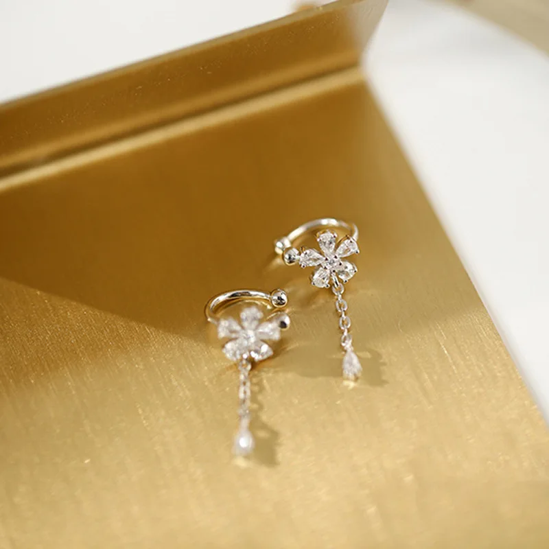 Silver Beautiful Crysta Daisy Flower Clip on Earrings 925 Without Piercing For Girls Party Sweet No Hole Ear Clip AAA Zircon
Silver Beautiful Crysta Daisy Flower Clip on Earrings 925 Without Piercing For Girls Party Sweet No Hole Ear Clip AAA Zircon