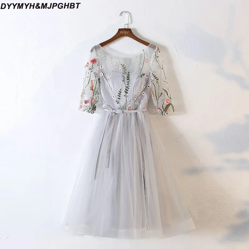 Color Lace Graduation Dresses 2018 Knee Length O Neck Half Sleeve Gray Tulle Short Party Gowns
Color Lace Graduation Dresses 2018 Knee Length O Neck Half Sleeve Gray Tulle Short Party Gowns