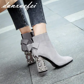 Women's Genuine Suede Leather Rhinestones Heel Autumn Ankle Boots Brand Designer Square Toe Sweet Boties Short Booties Shoes Hot
Women's Genuine Suede Leather Rhinestones Heel Autumn Ankle Boots Brand Designer Square Toe Sweet Boties Short Booties Shoes Hot