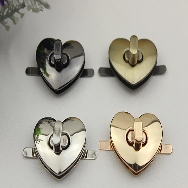 2pcs Bag heart shape lock package hardware accessories package metal twist lock switch lock for women fashion bag lock E6-6
2pcs Bag heart shape lock package hardware accessories package metal twist lock switch lock for women fashion bag lock E6-6