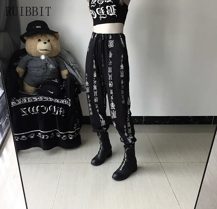 2019 New Arrival Autumn Streetwear Women loose Gothic harajuku BF High Ankle-Length Pants Ancient print casual Hihop Punk Pants
2019 New Arrival Autumn Streetwear Women loose Gothic harajuku BF High Ankle-Length Pants Ancient print casual Hihop Punk Pants