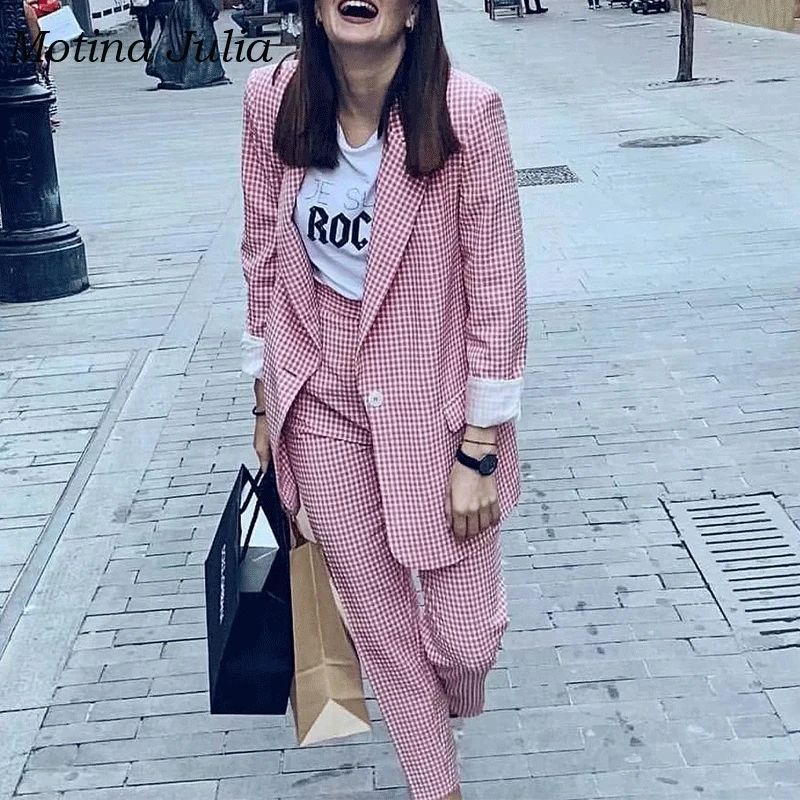Motina Julia 2019 streetwear cotton pink plaid blazer coat outerwear women casual pockets day blazers jackets coats
Motina Julia 2019 streetwear cotton pink plaid blazer coat outerwear women casual pockets day blazers jackets coats