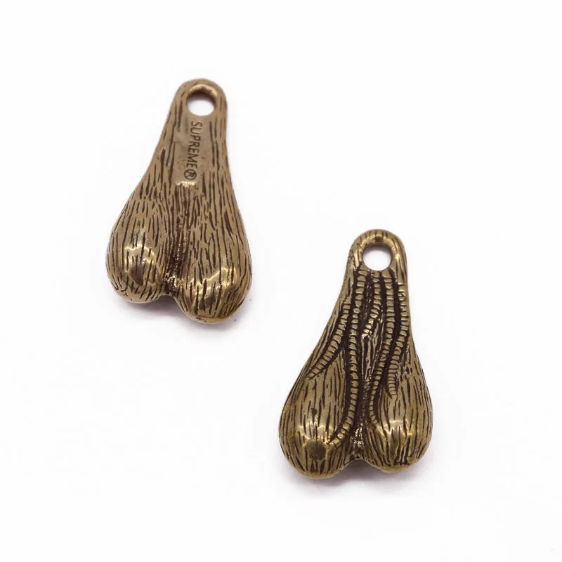 Edo brass pendant engraved 16SS SUPREME pure copper bull egg keychain personality testicles SUP pendant
Edo brass pendant engraved 16SS SUPREME pure copper bull egg keychain personality testicles SUP pendant