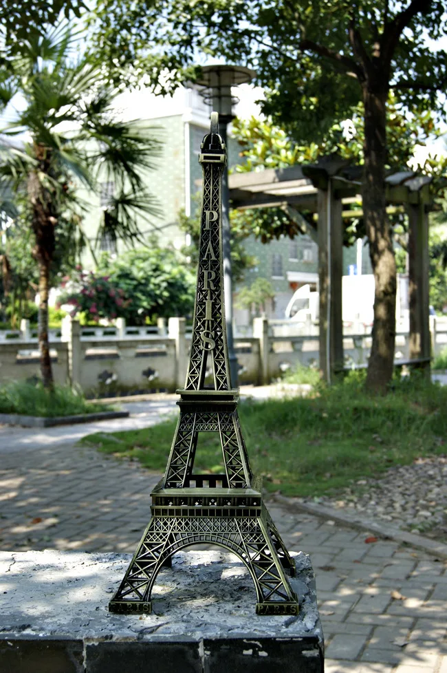 

48cm Vintage Household Metal Crafts Bronze Paris Eiffel Tower Figurine Statue Vintage Alloy Model Decor