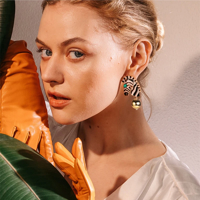 African Style Striped Women Dangle Earrings Hyperbole Ear Decoration Best Gift for Party Unique Zebra Shape Drop Earrings 3B2015
African Style Striped Women Dangle Earrings Hyperbole Ear Decoration Best Gift for Party Unique Zebra Shape Drop Earrings 3B2015
