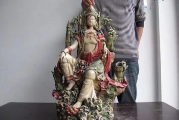 26inch China Folk Old WuCai porcelain freedom Bodhisattva Kwan-Yin Sit on bamboo
26inch China Folk Old WuCai porcelain freedom Bodhisattva Kwan-Yin Sit on bamboo
