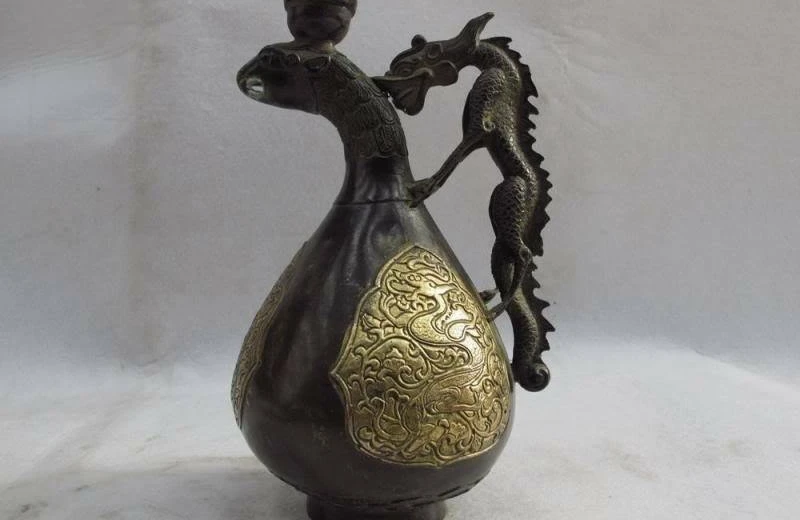 Chinese Royal Classical Bronze Copper Gild Dragon Phoenix stoup flagon wine pot
Chinese Royal Classical Bronze Copper Gild Dragon Phoenix stoup flagon wine pot