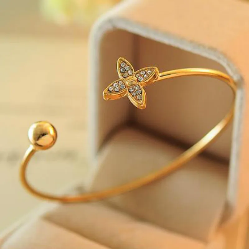 2018 Women Vintage Four Leaf Clover Lucky Bracelets & Bangles Female Jewelry Girls Elegant opening adjustable Cuff Bangles
2018 Women Vintage Four Leaf Clover Lucky Bracelets & Bangles Female Jewelry Girls Elegant opening adjustable Cuff Bangles
