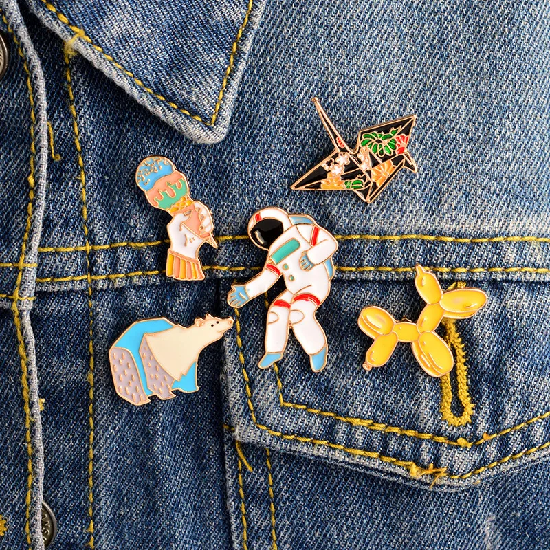 Enamel Paper Cranes Badges for Clothes Polar Bears Astronauts Brooches Jeans Handbag Alloy Brooch
Enamel Paper Cranes Badges for Clothes Polar Bears Astronauts Brooches Jeans Handbag Alloy Brooch