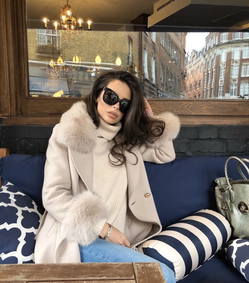 Asia-Pacific women's fashion dress 2019 new cashmere coat jacket plush velvet large fur collar high-end women's clothing
Asia-Pacific women's fashion dress 2019 new cashmere coat jacket plush velvet large fur collar high-end women's clothing