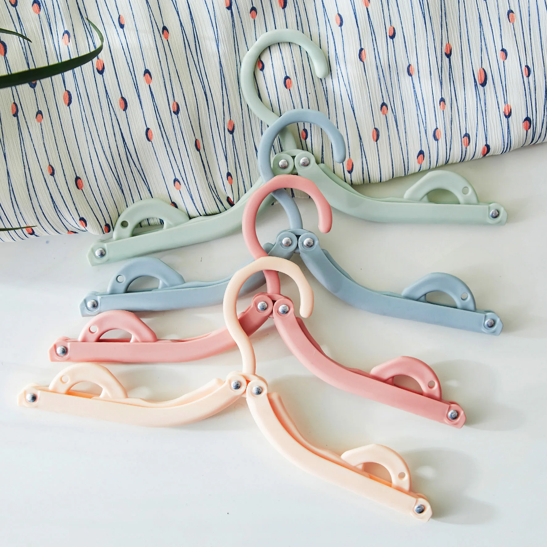 Travel clothes hanger Portable Folding Clothes Hanger Multifunction Magic Stretch Drying Rack Home Wardrobe Storage Rack
Travel clothes hanger Portable Folding Clothes Hanger Multifunction Magic Stretch Drying Rack Home Wardrobe Storage Rack