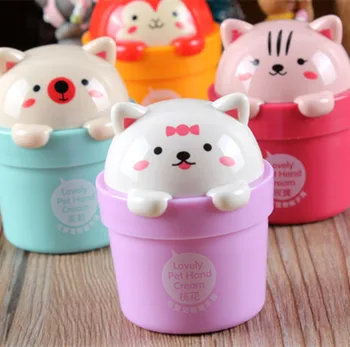 2pcs Lovely Cartoon Fruit whitening hand cream Anti-aging moisturizer hand lotion 4 flavors cate protein Crema De Manos 50ml/pc
2pcs Lovely Cartoon Fruit whitening hand cream Anti-aging moisturizer hand lotion 4 flavors cate protein Crema De Manos 50ml/pc