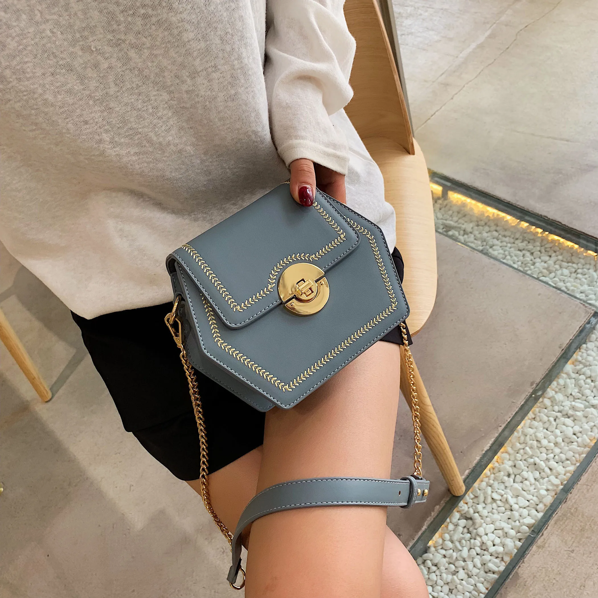 Hexagon PU Leather Crossbody Bags For Women 2019 New Chain Shoulder Messenger Bag Female Travel Purses and Handbags
Hexagon PU Leather Crossbody Bags For Women 2019 New Chain Shoulder Messenger Bag Female Travel Purses and Handbags