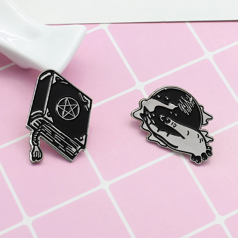 XEDZ Witch Magic Book Magic Ball Brooch Combination Dark Black Series Witch Retro Tie Punk Coat Brooch
XEDZ Witch Magic Book Magic Ball Brooch Combination Dark Black Series Witch Retro Tie Punk Coat Brooch