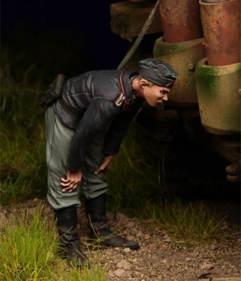1/35 Scale Resin Figures Model Kit Panzer Crew, Kursk 1943 1 figures GK165 Unassembled unpainted
1/35 Scale Resin Figures Model Kit Panzer Crew, Kursk 1943 1 figures GK165 Unassembled unpainted