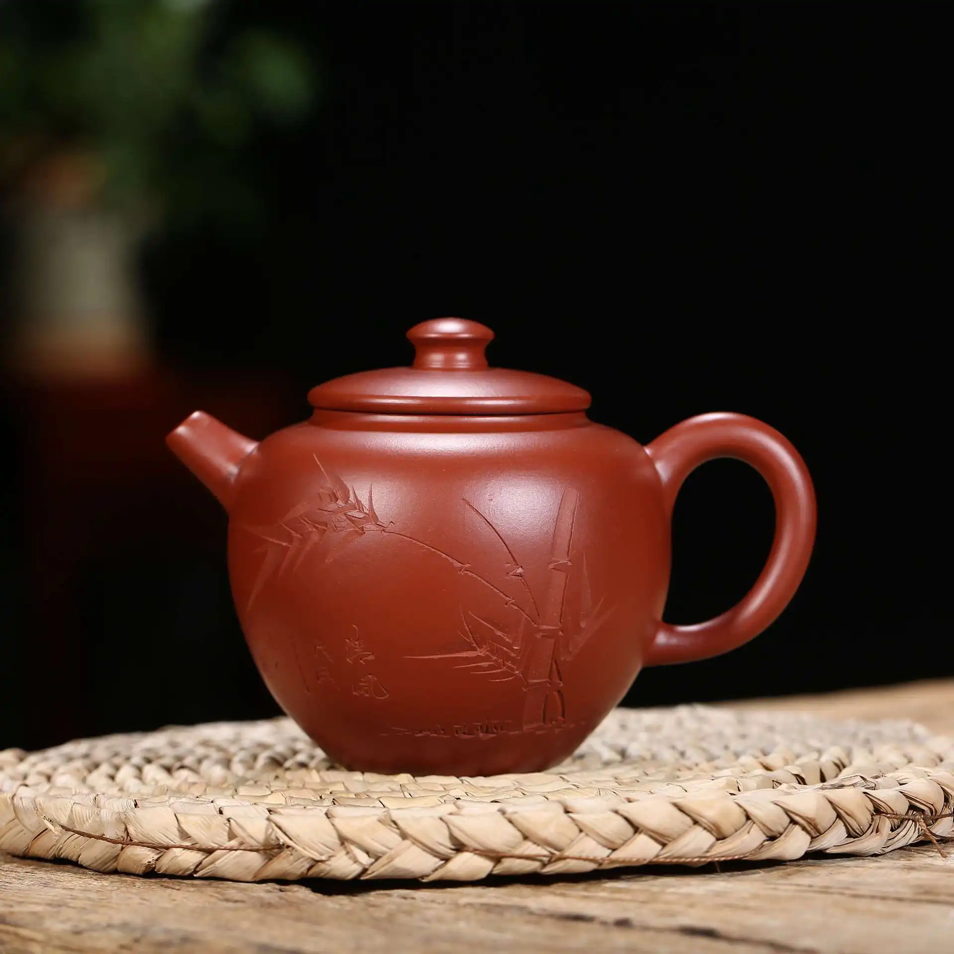 Famous Yixing Pure Full Manual Dark-red Enameled Pottery Teapot Large Ship Kettle Lettering Engraving
Famous Yixing Pure Full Manual Dark-red Enameled Pottery Teapot Large Ship Kettle Lettering Engraving