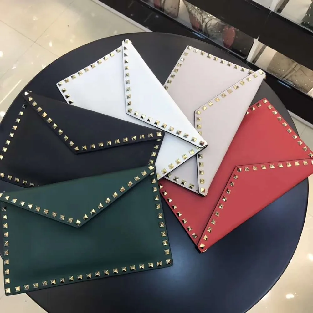 2018 new production genuine real cow leather skin women clutch in long big size with gold stud women envelop evening clutch case
2018 new production genuine real cow leather skin women clutch in long big size with gold stud women envelop evening clutch case