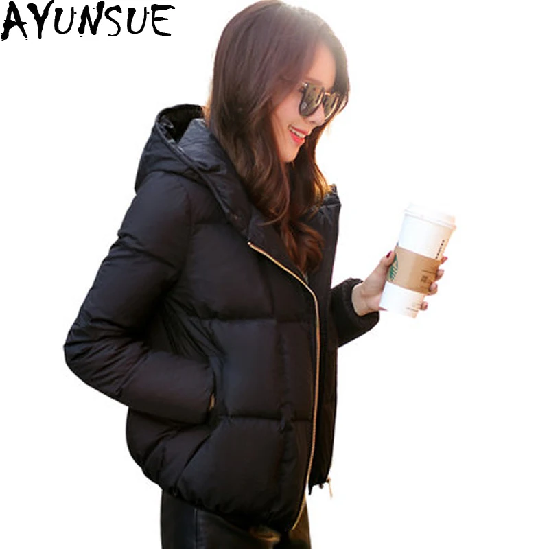 AYUNSUE 2018 High Qaulity Hooded White Duck Down Jacket Women Winter Short Coats Plus Size 2XL Female Outwear Abrigo Mujer ST576
AYUNSUE 2018 High Qaulity Hooded White Duck Down Jacket Women Winter Short Coats Plus Size 2XL Female Outwear Abrigo Mujer ST576