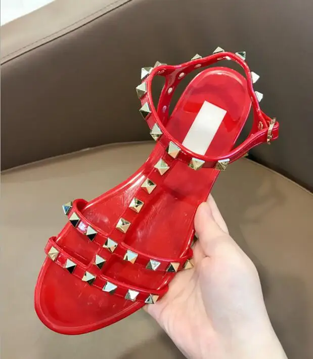 New 2019 Brand V Rome Wind Rivet Open-toed PVC Jelly Flat-soled Sandals Beach Flat-heeled Women's Shoes with box 35-40
New 2019 Brand V Rome Wind Rivet Open-toed PVC Jelly Flat-soled Sandals Beach Flat-heeled Women's Shoes with box 35-40