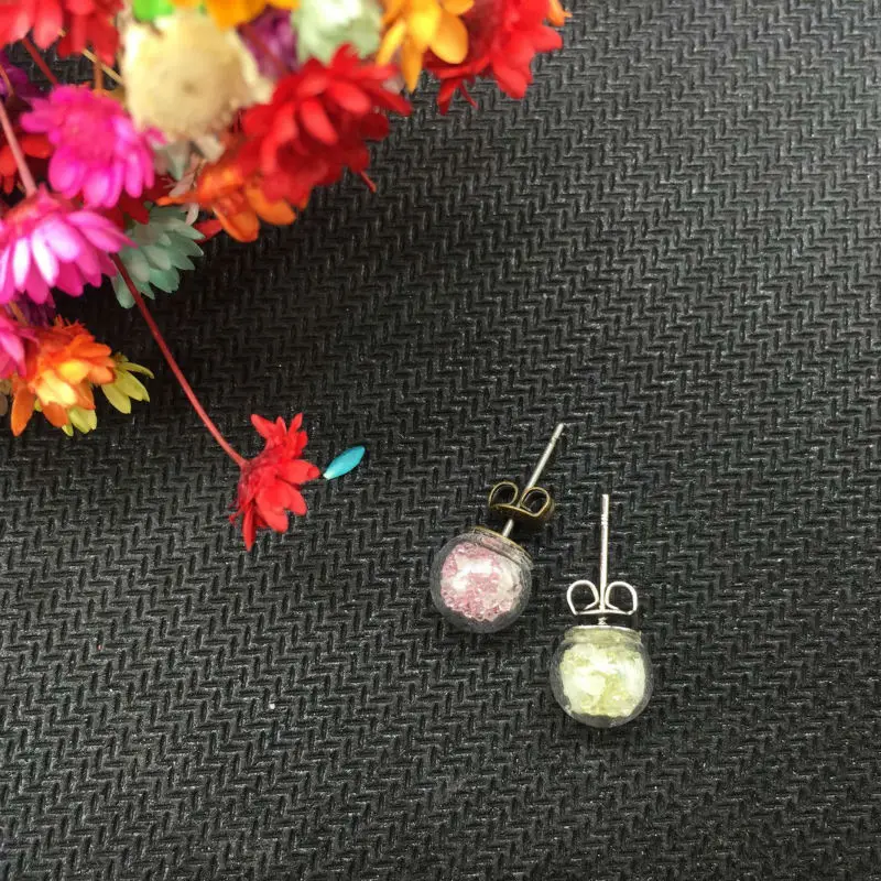 1Pair Luminous Sand Glow In The Dark 8mm glass ball Silver plated Stud Earrings For Women Fashion Jewelry Bohemian Vintage Cute
1Pair Luminous Sand Glow In The Dark 8mm glass ball Silver plated Stud Earrings For Women Fashion Jewelry Bohemian Vintage Cute