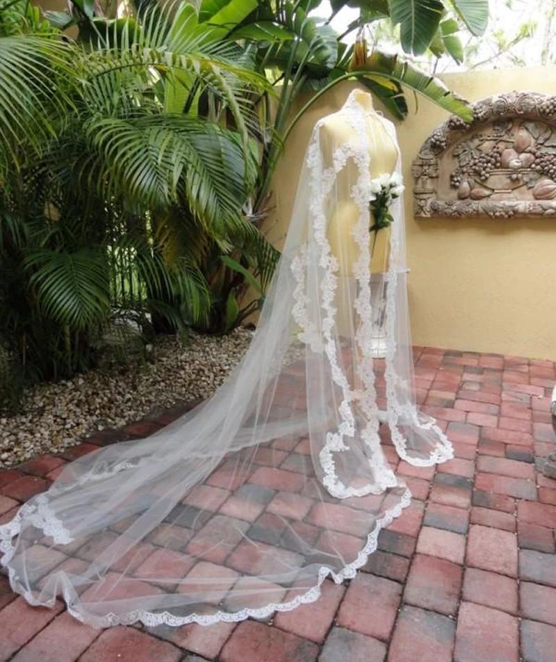 New Tulle Cloak Capes For Brides Lace Appliqued Wedding Wraps White/Ivory Bridal Wedding Jackets Overcoats
New Tulle Cloak Capes For Brides Lace Appliqued Wedding Wraps White/Ivory Bridal Wedding Jackets Overcoats
