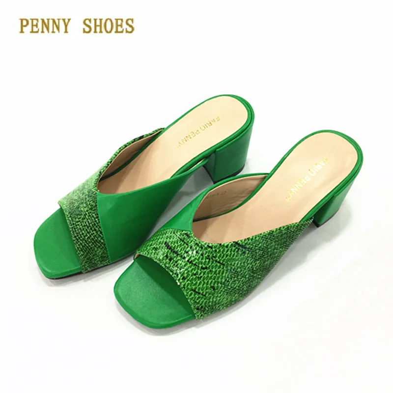 PU shoes spliced with snake pattern Simple and fashionable women's shoes 
PU shoes spliced with snake pattern Simple and fashionable women's shoes