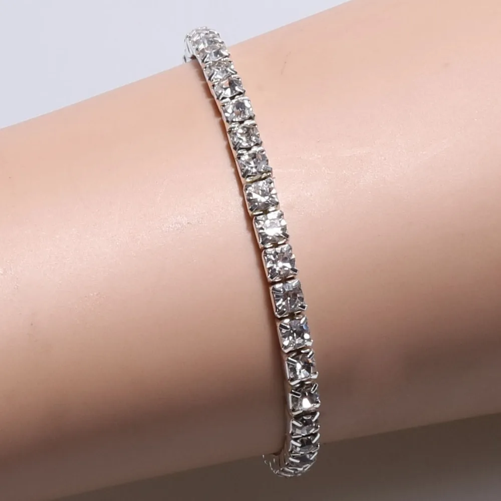 4 pcs/lot Crystal Bracelets Fashion Chic Single Row Stretched Elastic Strand Bracelet for women jewelry
4 pcs/lot Crystal Bracelets Fashion Chic Single Row Stretched Elastic Strand Bracelet for women jewelry