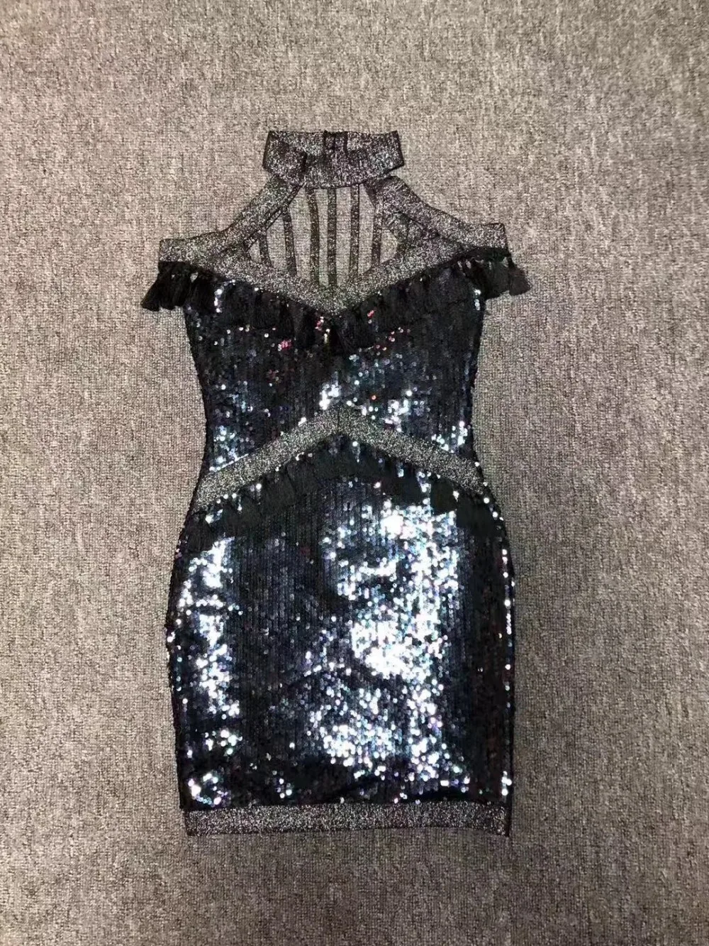 Sexy High Neck Party Shiny Dress Women Hollow Out Bodycon Dress Summer Sleeveless Bright Sequined Bandage Dress For Party
Sexy High Neck Party Shiny Dress Women Hollow Out Bodycon Dress Summer Sleeveless Bright Sequined Bandage Dress For Party