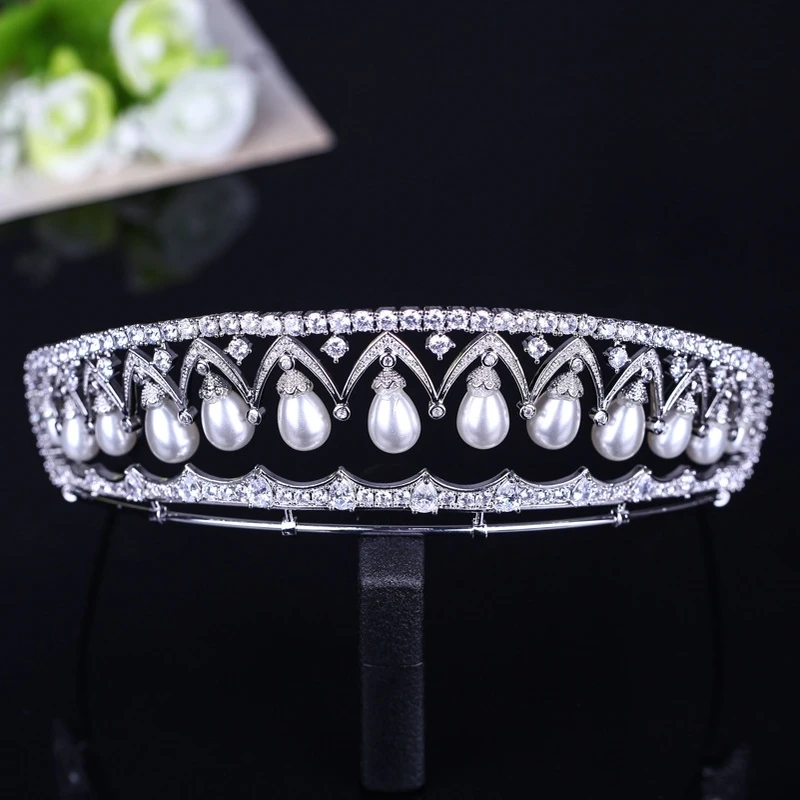 Retro Queen Tiara Cubic Zirconia Headpiece Hair Jewerly Wedding Bridal Crown Simulated Pearl Headdress Ornament Women Headband
Retro Queen Tiara Cubic Zirconia Headpiece Hair Jewerly Wedding Bridal Crown Simulated Pearl Headdress Ornament Women Headband