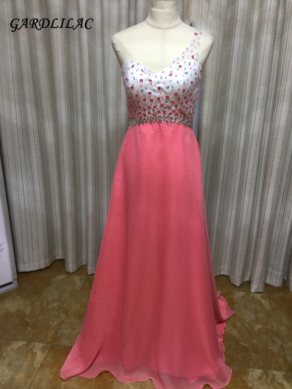 2017 New One-shoulder Prom Dress Chiffon Crystal Bead long Evening prom Robe de soiree
2017 New One-shoulder Prom Dress Chiffon Crystal Bead long Evening prom Robe de soiree