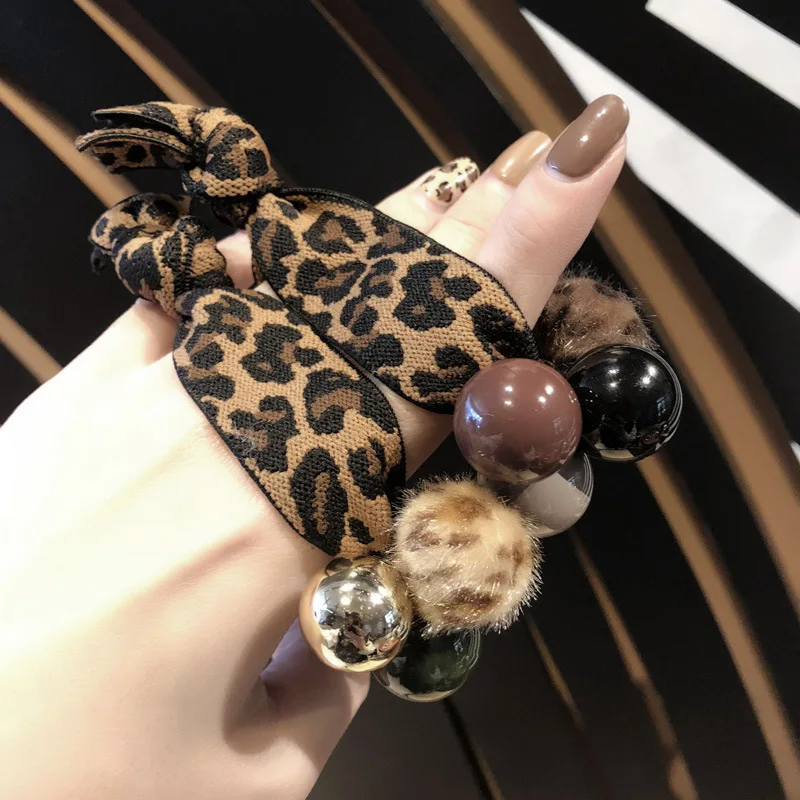 3 pcs/pack Crystal Leopard Print Elastic Hair Ropes Fabric Camellia Hair Rope For Girl Charm Bead Disc Hair Band Headwear
3 pcs/pack Crystal Leopard Print Elastic Hair Ropes Fabric Camellia Hair Rope For Girl Charm Bead Disc Hair Band Headwear